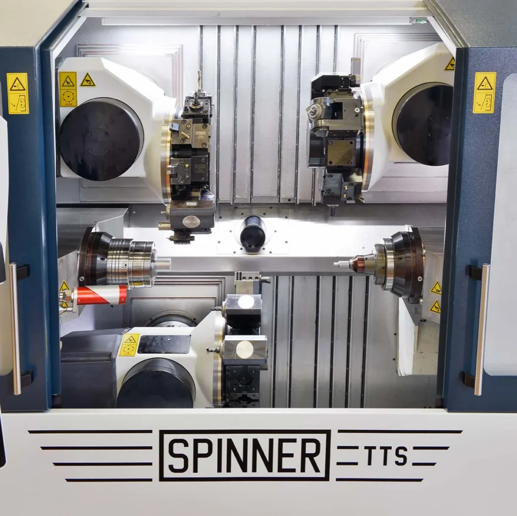 Робоча зона SPINNER TTS-65 — подвійна револьверна головка